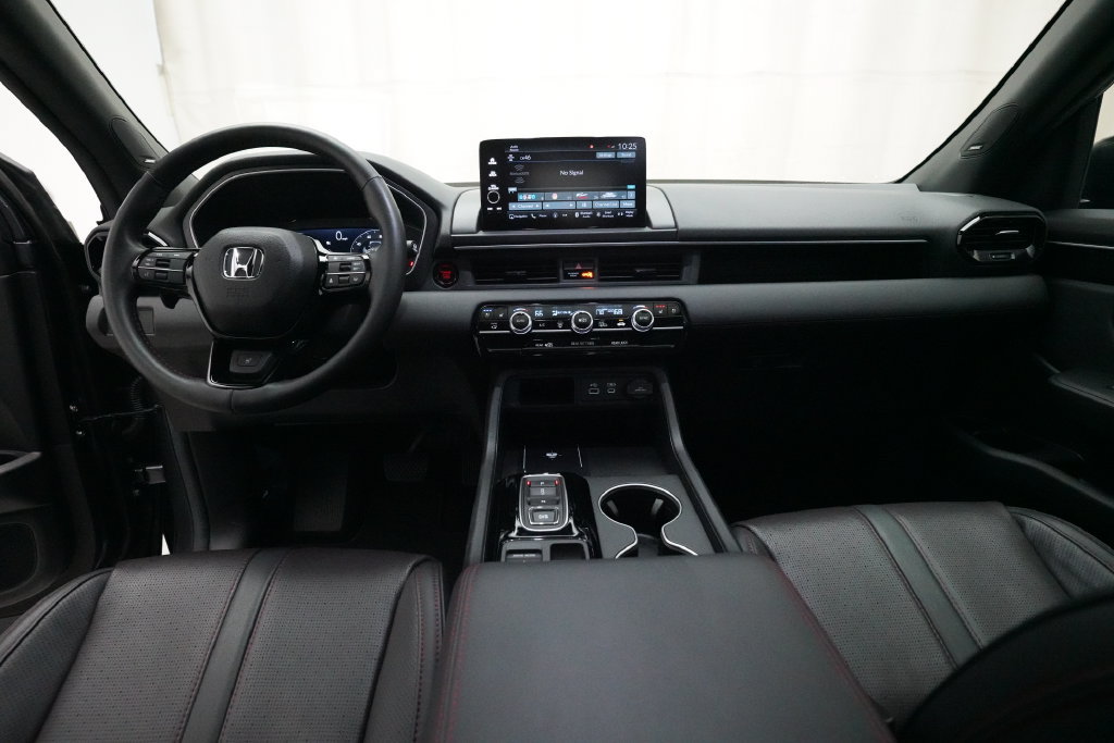 Used 2025 Honda Pilot Black Edition image 5