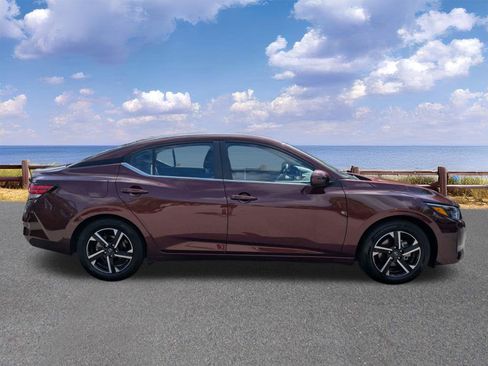 Used 2025 Nissan Sentra SV FWD image 9