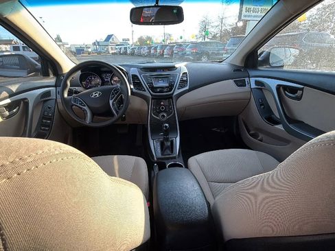 Used 2016 Hyundai Elantra SE w/ Option Group 02 image 10