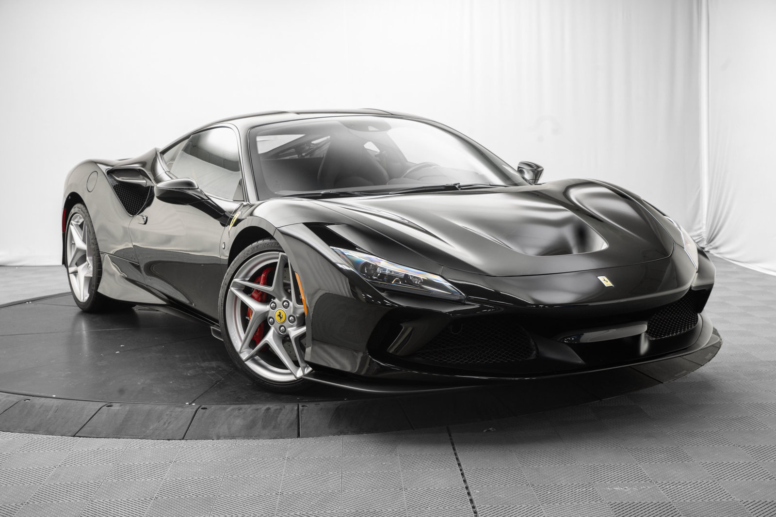 Used 2022 Ferrari F8 Tributo RWD image 1