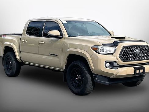 Used 2017 Toyota Tacoma TRD Sport w/ Tow Package (A/T) AWD/4WD image 1