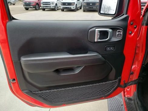 Used 2021 Jeep Wrangler Unlimited Sahara image 11