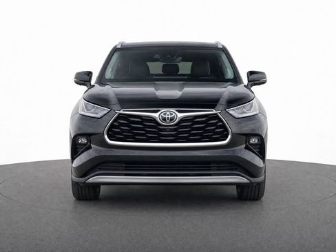 Used 2024 Toyota Highlander Platinum FWD image 5