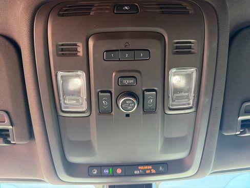 Used 2021 GMC Yukon Denali w/ Advanced Technology Package AWD/4WD image 19