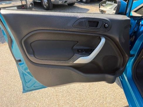 Used 2013 Ford Fiesta SE FWD image 15