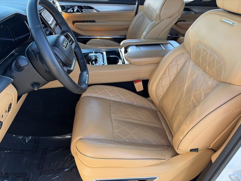Used 2023 Jeep Grand Wagoneer Series III AWD/4WD image 13