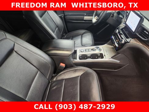 Used 2024 Ford Explorer Limited AWD/4WD image 9