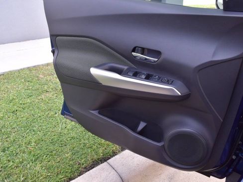Used 2018 Nissan Kicks SV FWD image 69