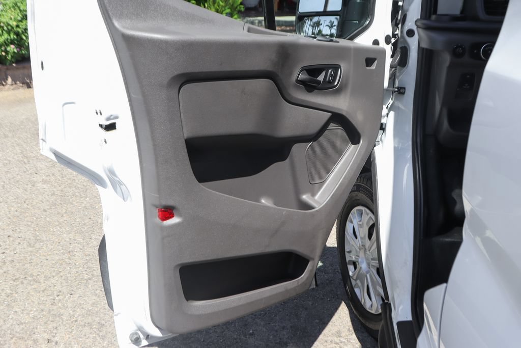 Used 2022 Ford E-Transit Medium Roof RWD image 20