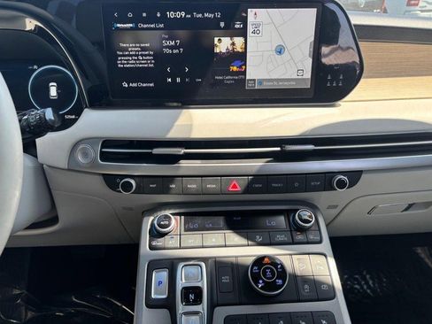 Used 2023 Hyundai Palisade Limited AWD/4WD image 16