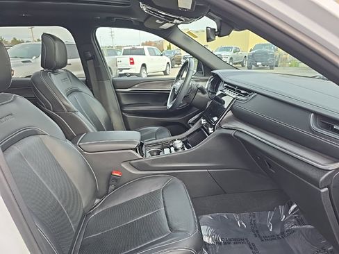 Certified 2022 Jeep Grand Cherokee L Overland image 11