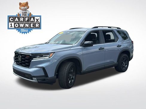 Used 2025 Honda Pilot TrailSport image 3