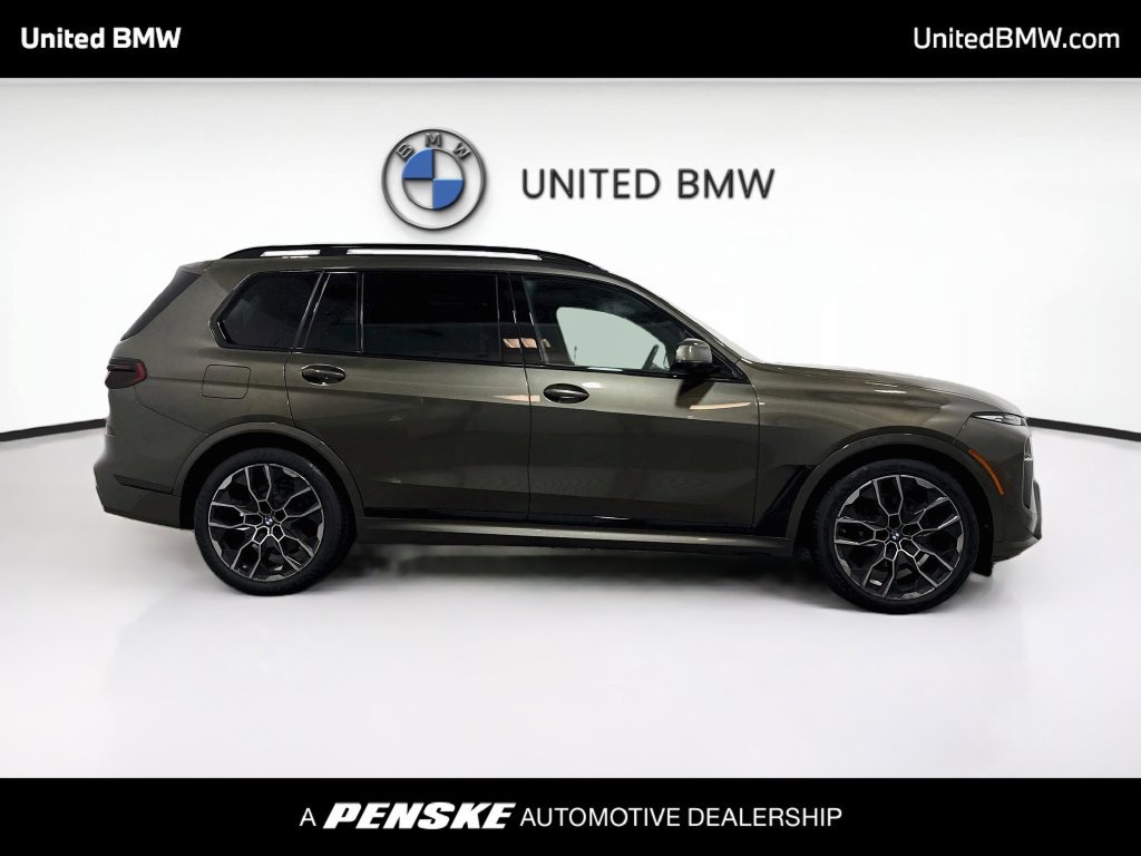 Used 2025 BMW X7 xDrive40i w/ M Sport Package AWD/4WD image 4