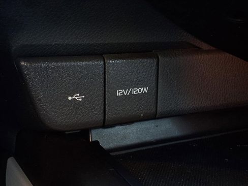 Used 2021 Toyota Camry LE image 10