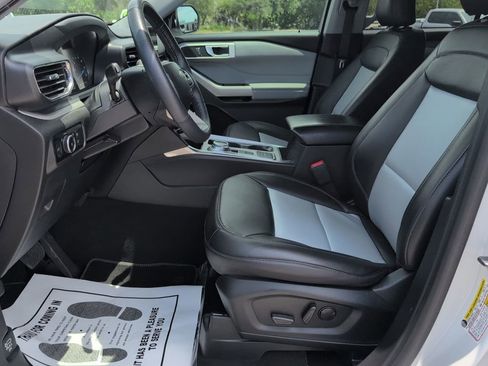Certified 2023 Ford Explorer XLT w/ Equipment Group 202A RWD image 8