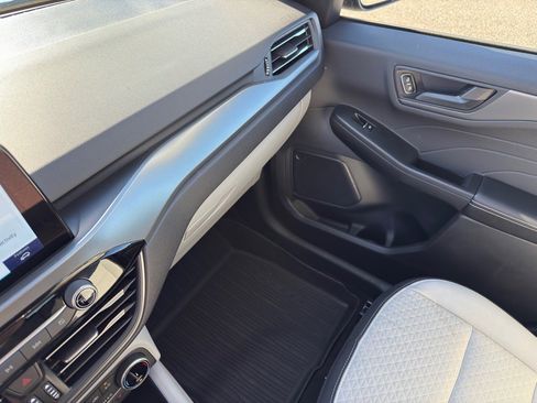 Used 2025 Ford Escape Active w/ Cold Weather Package image 17