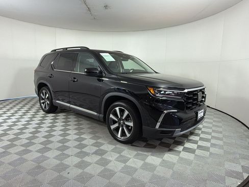 Used 2023 Honda Pilot Touring image 7