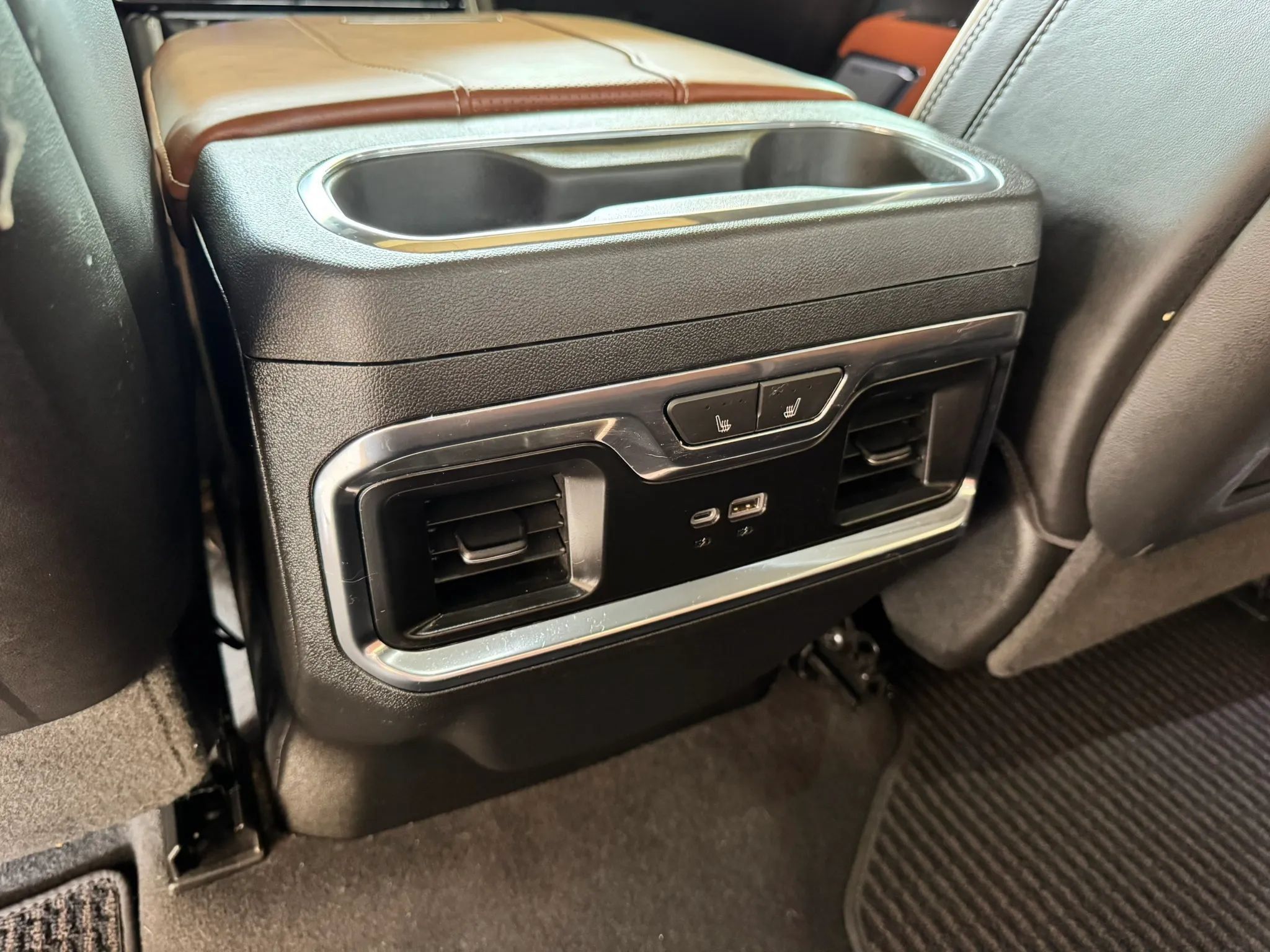 Used 2024 GMC Sierra 3500 Denali Ultimate AWD/4WD image 23