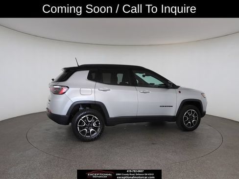 Used 2025 Jeep Compass Trailhawk AWD/4WD image 24