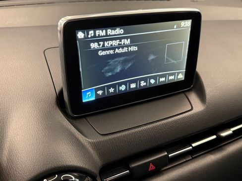 Used 2017 Toyota Yaris iA image 11