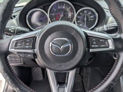 Used 2019 MAZDA MX-5 Miata Club RWD image 18