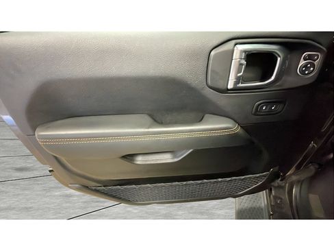 Used 2025 Jeep Wrangler Unlimited Sahara AWD/4WD image 10
