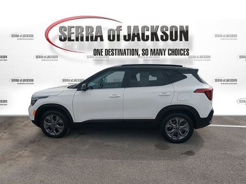 Certified 2024 Kia Seltos S image 2