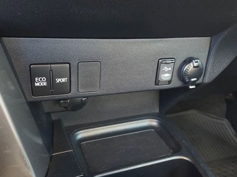 Used 2017 Toyota RAV4 LE image 21