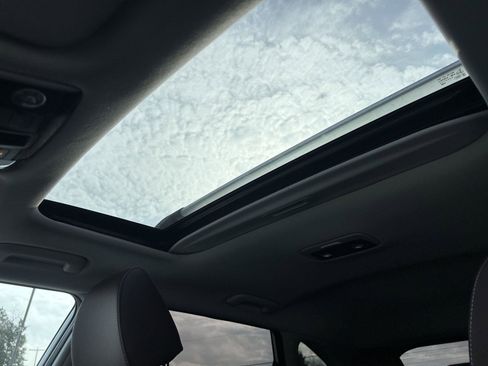 Used 2023 Kia Seltos SX w/ SX Sunroof Package image 19