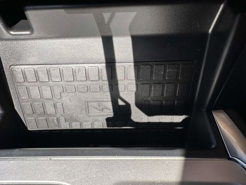 Used 2022 Ford Explorer Limited w/ Equipment Group 301A image 29