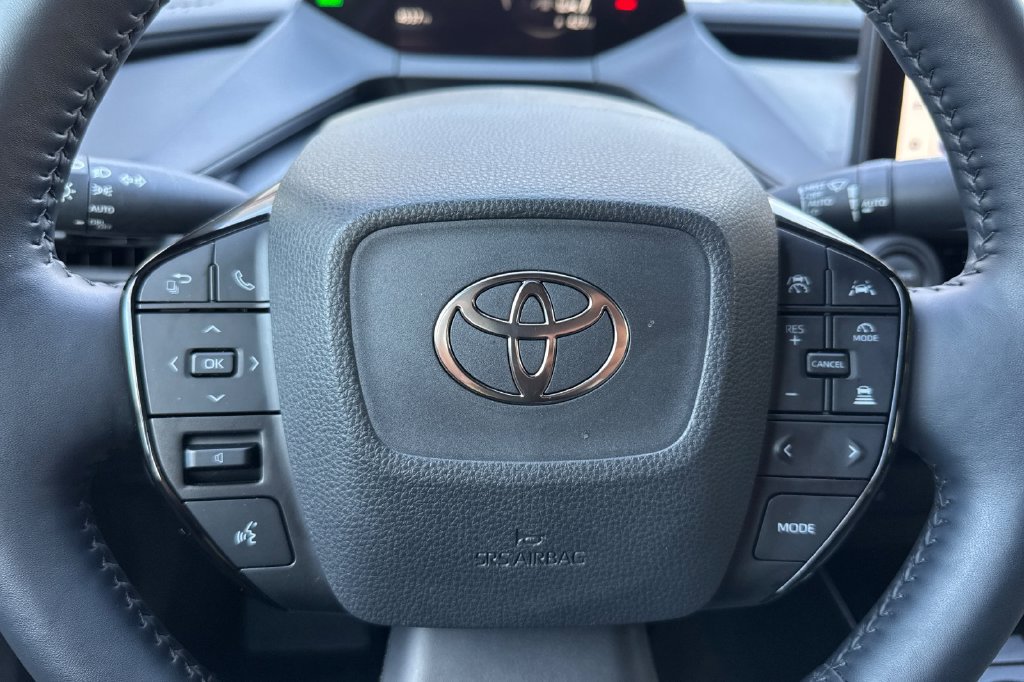 Certified 2025 Toyota Prius XLE FWD image 22