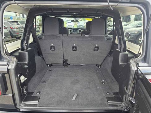 Used 2023 Jeep Wrangler Unlimited Sport image 17