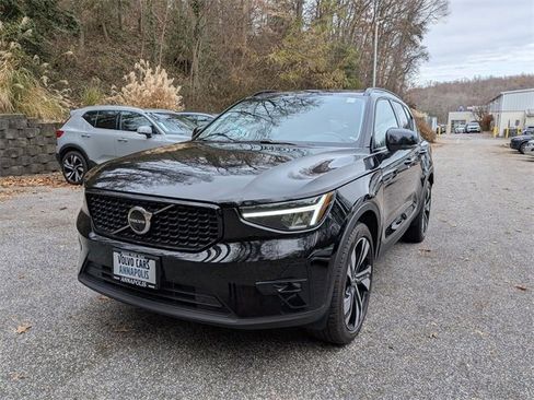 Certified 2023 Volvo XC40 B5 Plus w/ Protection Package Premier image 3