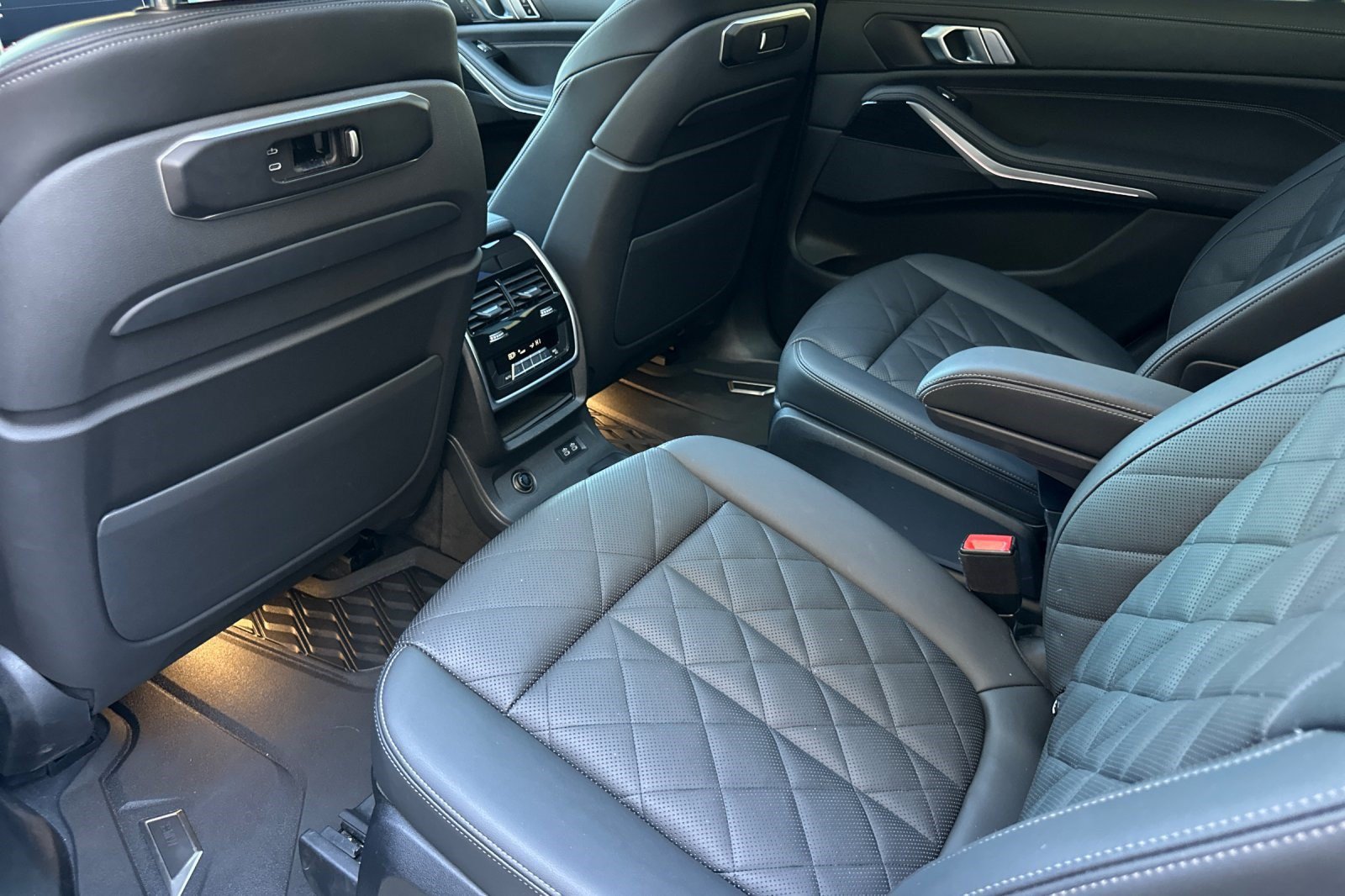 Used 2024 BMW X7 xDrive40i w/ M Sport Package AWD/4WD image 25