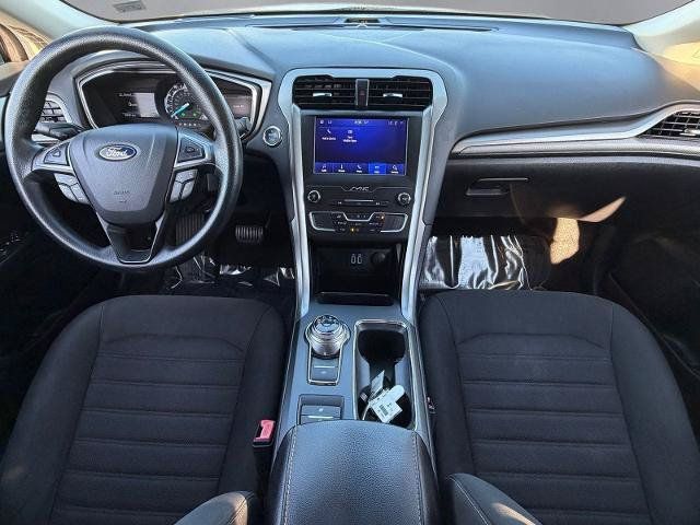 Certified 2020 Ford Fusion SE FWD image 3