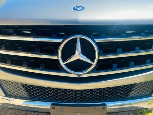 Used 2015 Mercedes-Benz ML 350 4MATIC 4dr ML 350 w/ Premium 1 Package image 12