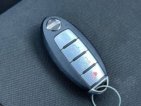 Used 2025 Nissan Versa SR FWD image 27