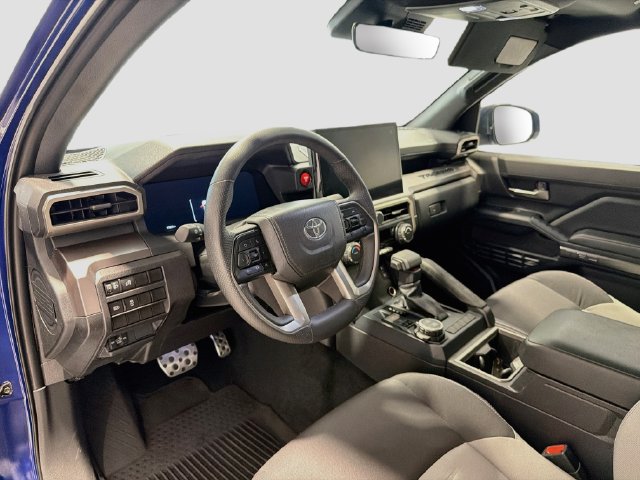 Used 2025 Toyota Tacoma TRD Sport AWD/4WD image 9