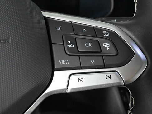 Certified 2022 Volkswagen Taos SE FWD image 21