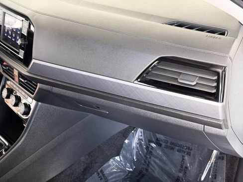 Used 2024 Volkswagen Jetta SE w/ Panoramic Sunroof Package FWD image 31
