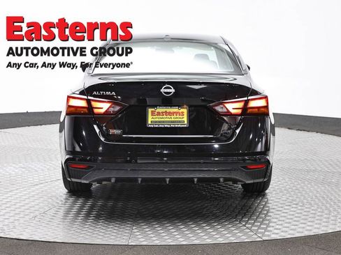 Used 2025 Nissan Altima 2.5 SV FWD image 6