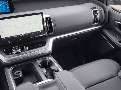 New 2026 Ford Expedition Platinum w/ Stealth Performance Package AWD/4WD image 27