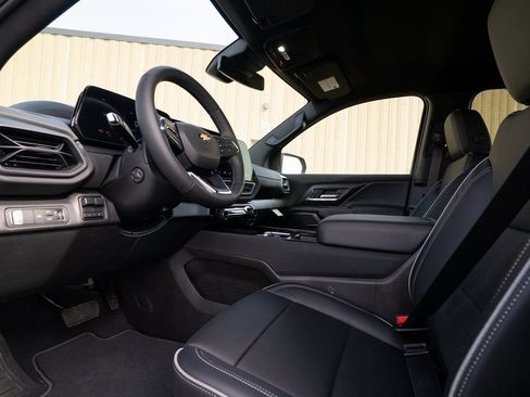 New 2025 Chevrolet Silverado EV LT image 10