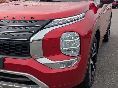 Used 2023 Mitsubishi Outlander SE image 9