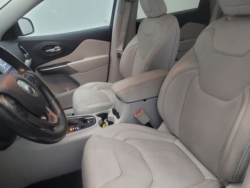 Used 2019 Jeep Cherokee Limited w/ Technology Group FWD image 17