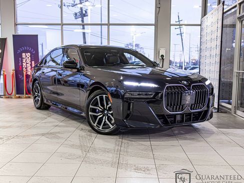 Used 2025 BMW 760i xDrive w/ Executive Package image 3