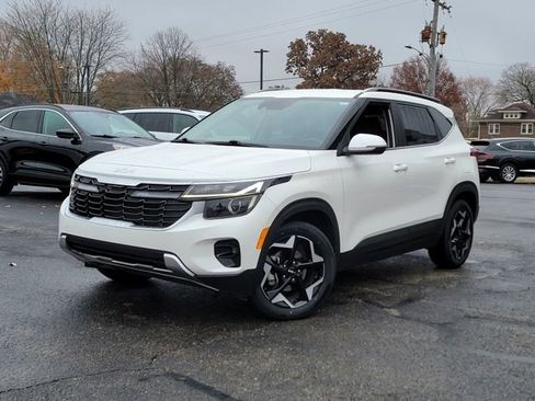 Used 2024 Kia Seltos EX image 3