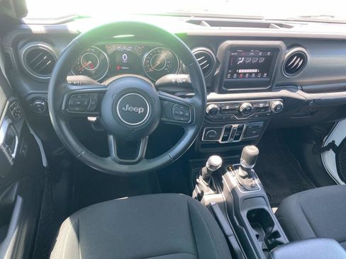 Used 2022 Jeep Gladiator Overland AWD/4WD image 19