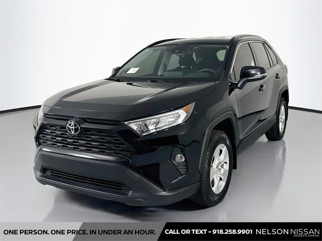 Used 2020 Toyota RAV4 XLE FWD image 1