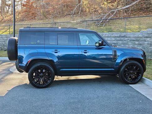 New 2026 Land Rover Defender 110 OCTA image 11